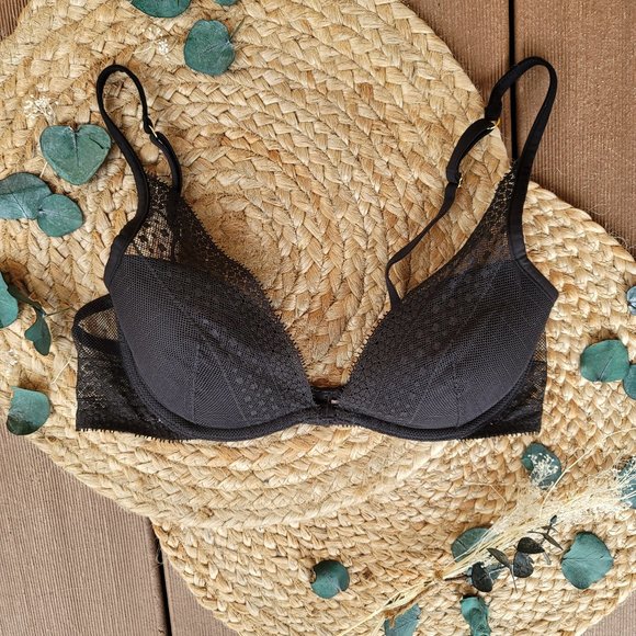 2 for $20 - VS Incredible Black Lace Bra - 34C - Picture 1 of 5